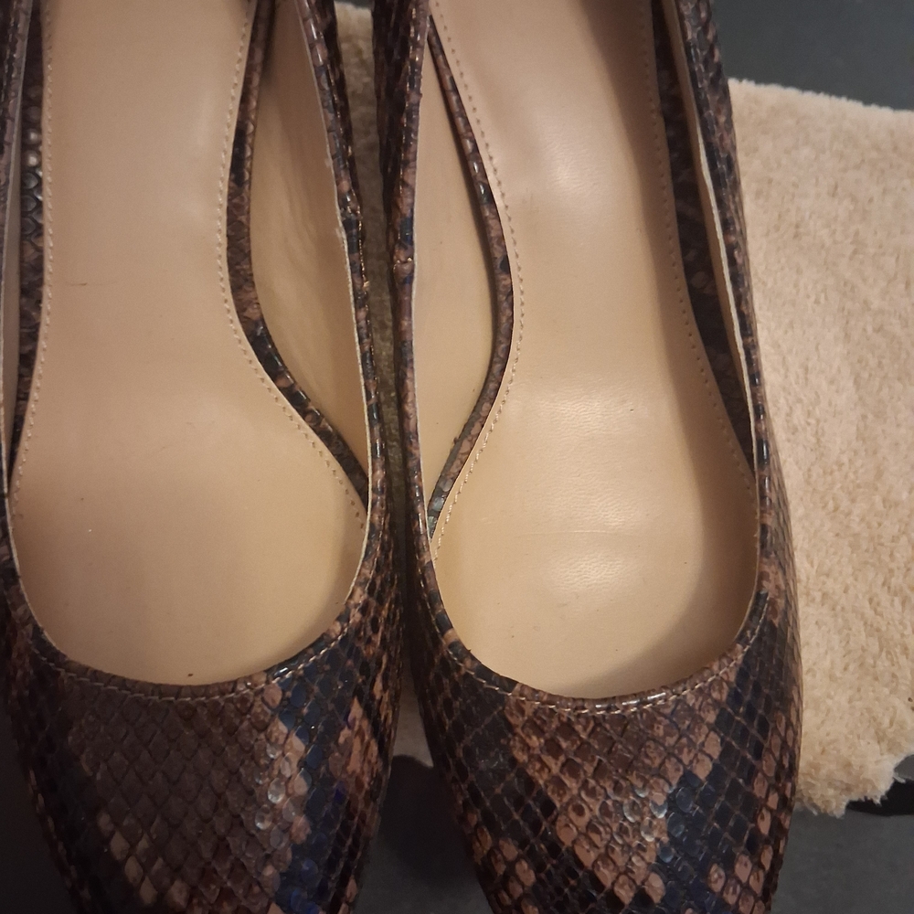 Chic Snakeskin Pattern Heels - Picture 5 of 7